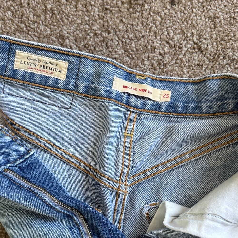 Levi's Ribcage Wide Leg - Picture 2 of 3